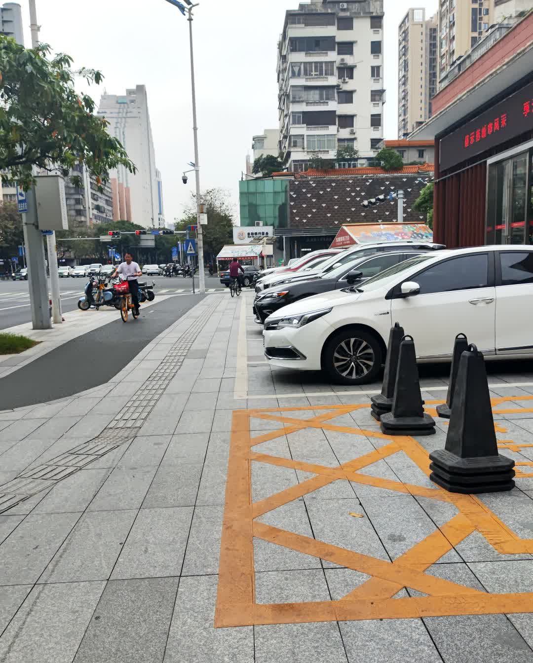 全天24小时 自驾停车攻略: 1 垂虹小区-北区西南侧-停车场 亮点:地