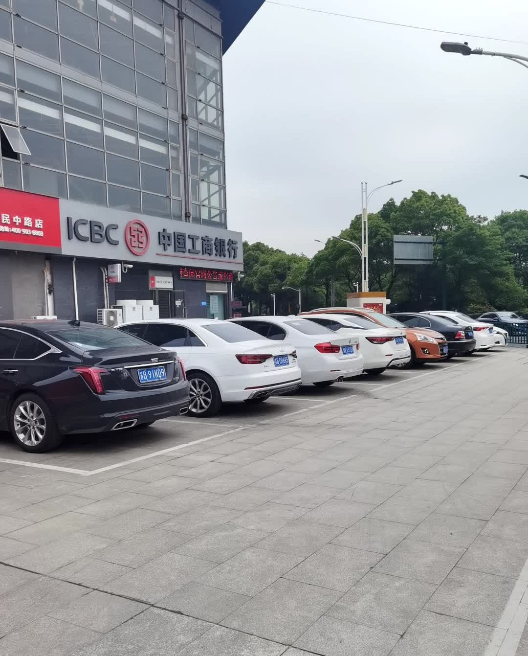 30 自驾前往的小伙伴,可以选择以下停车场: 1 江南华都北侧停车场 地